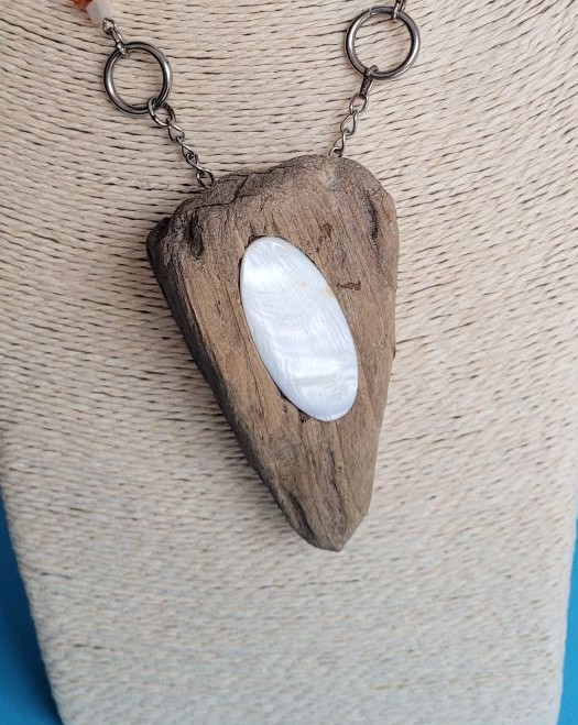 Collier en bois flotté et perles - Mooréa – Image 2