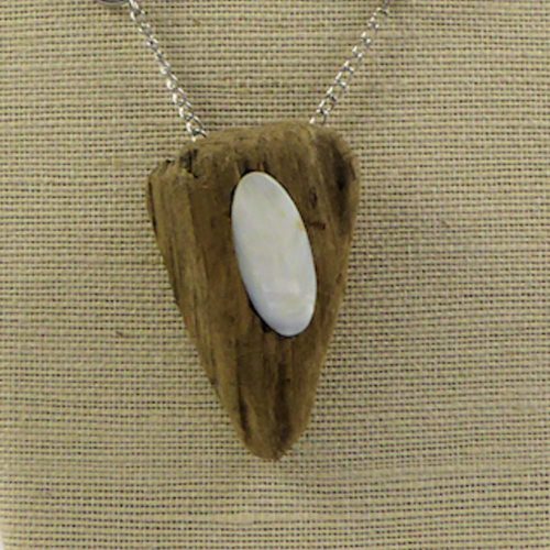 Collier en bois flotté