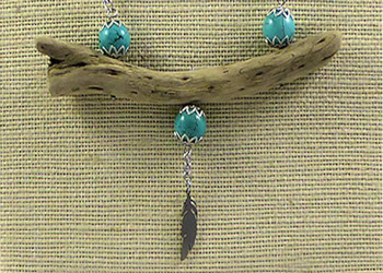 collier en bois flotté et turquoises