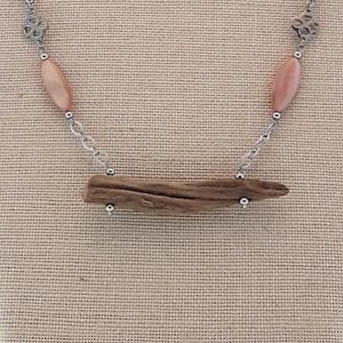 Collier en bois flotté et perles