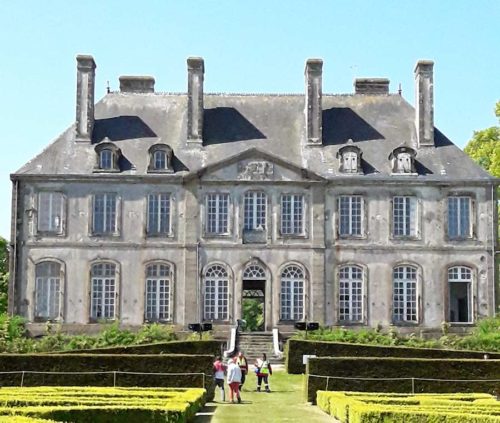 Marché artisanal chateau de Carneville