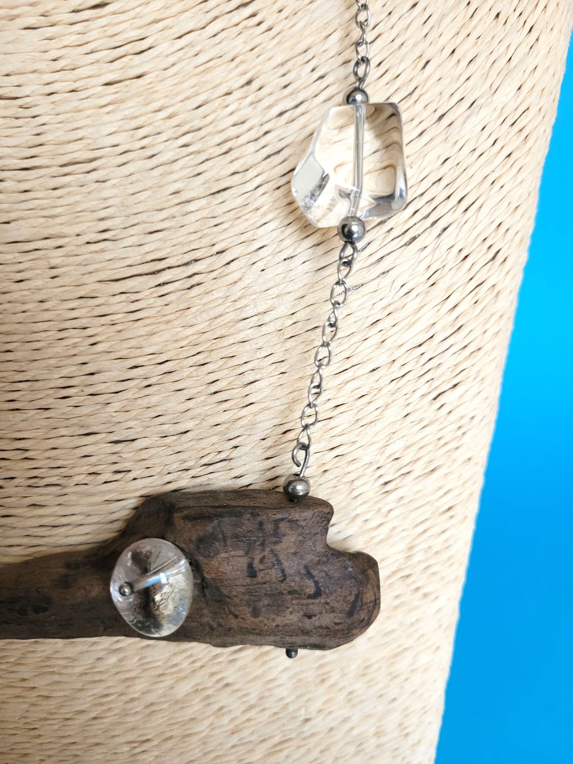 Collier en bois flotté et perles - Jersey – Image 2