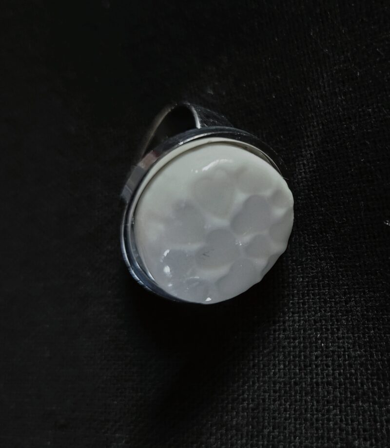 Bague ronde en porcelaine