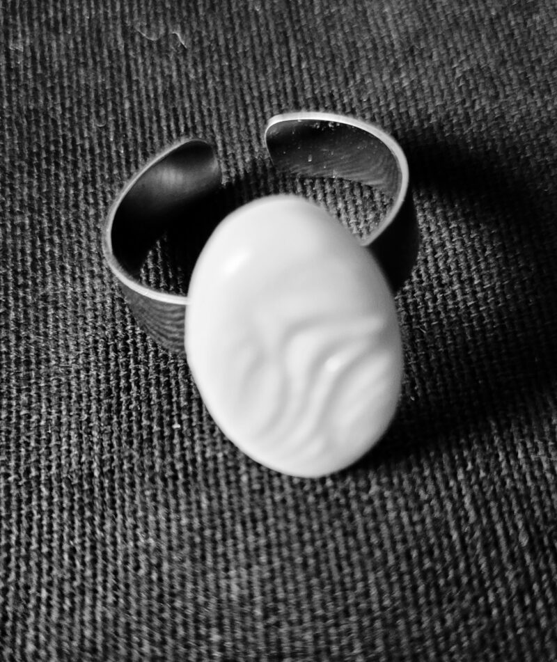 Bague ovale en porcelaine
