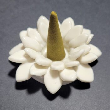 Brûle encens "fleur" en porcelaine blanche