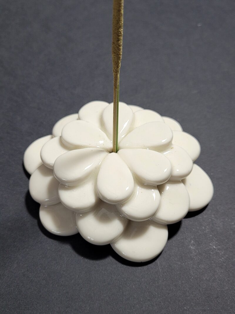 Brûle encens "pétales" en porcelaine blanche