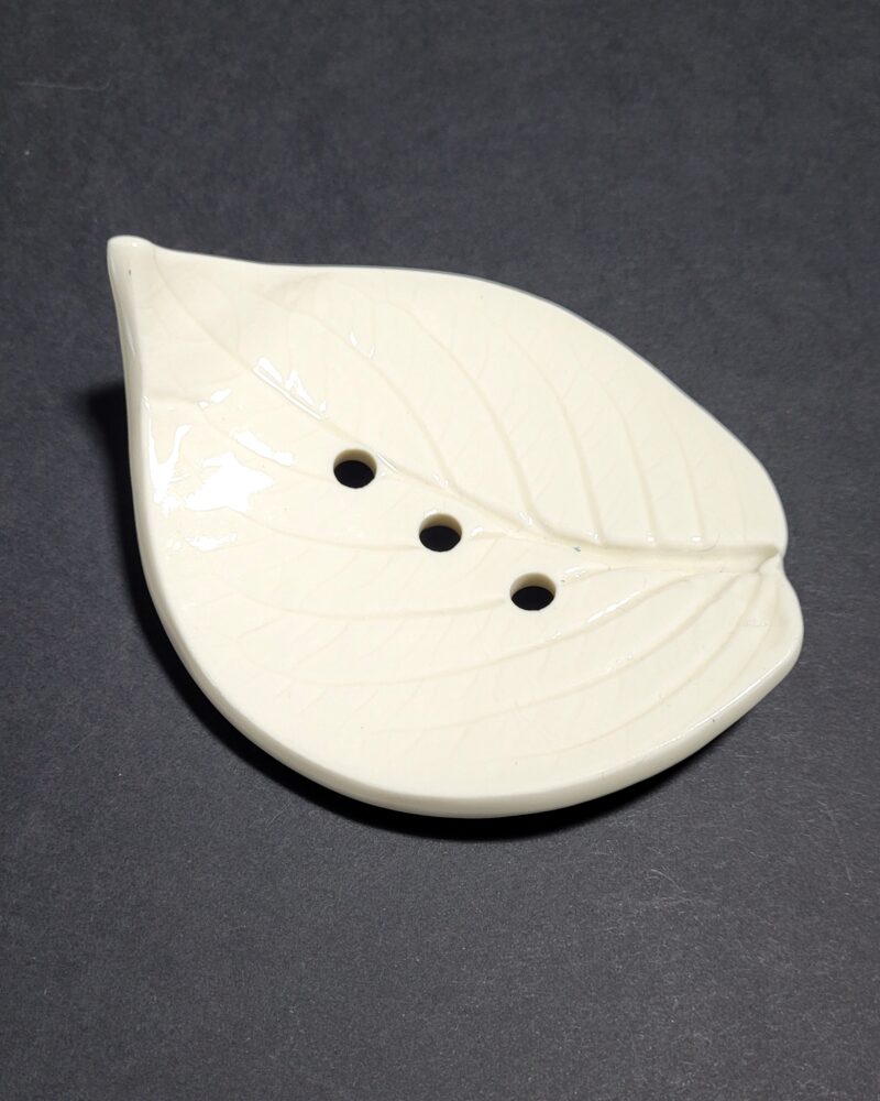 Porte savon "feuille" en porcelaine blanche