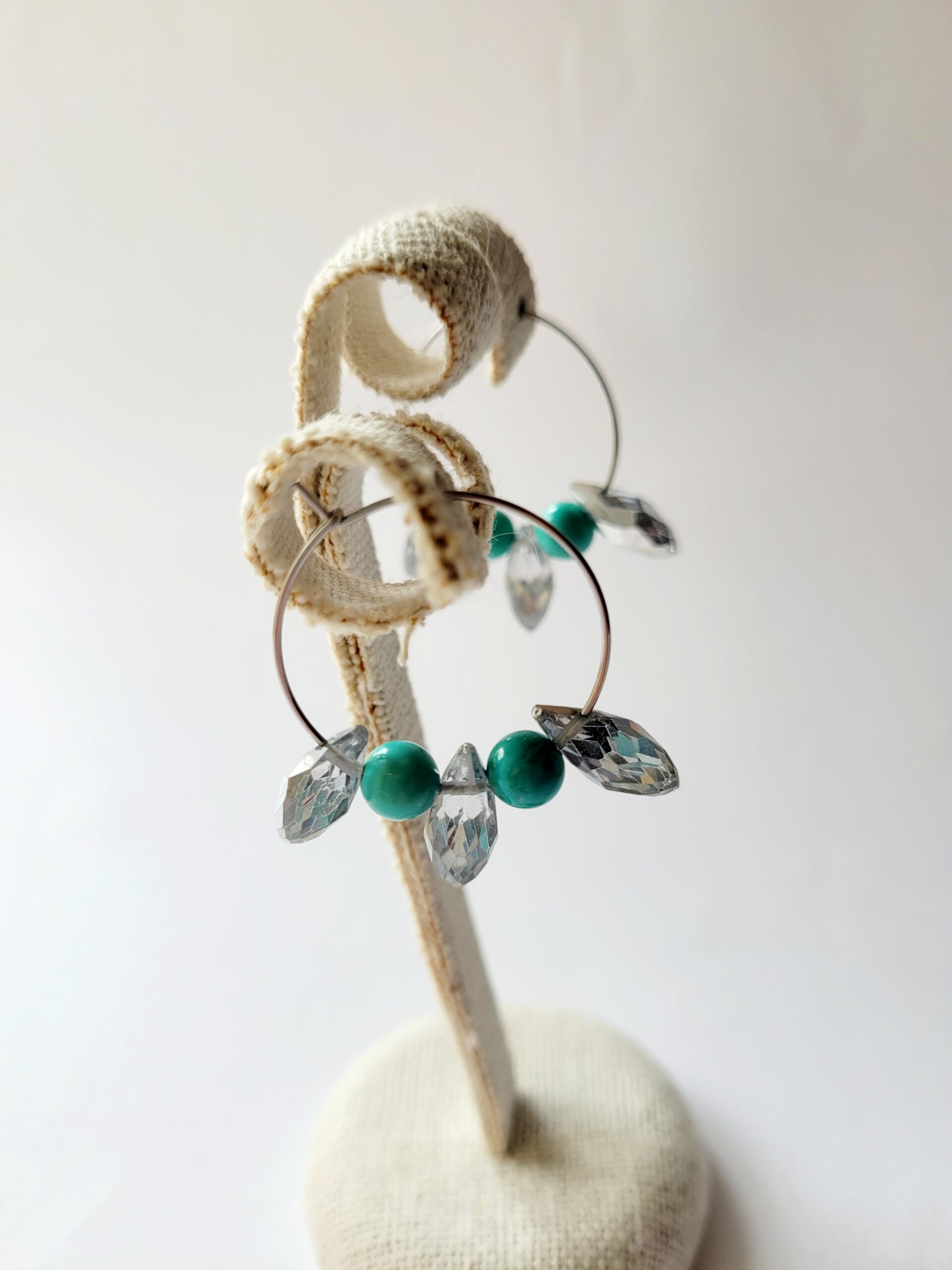 créoles perles bleues et cristaux